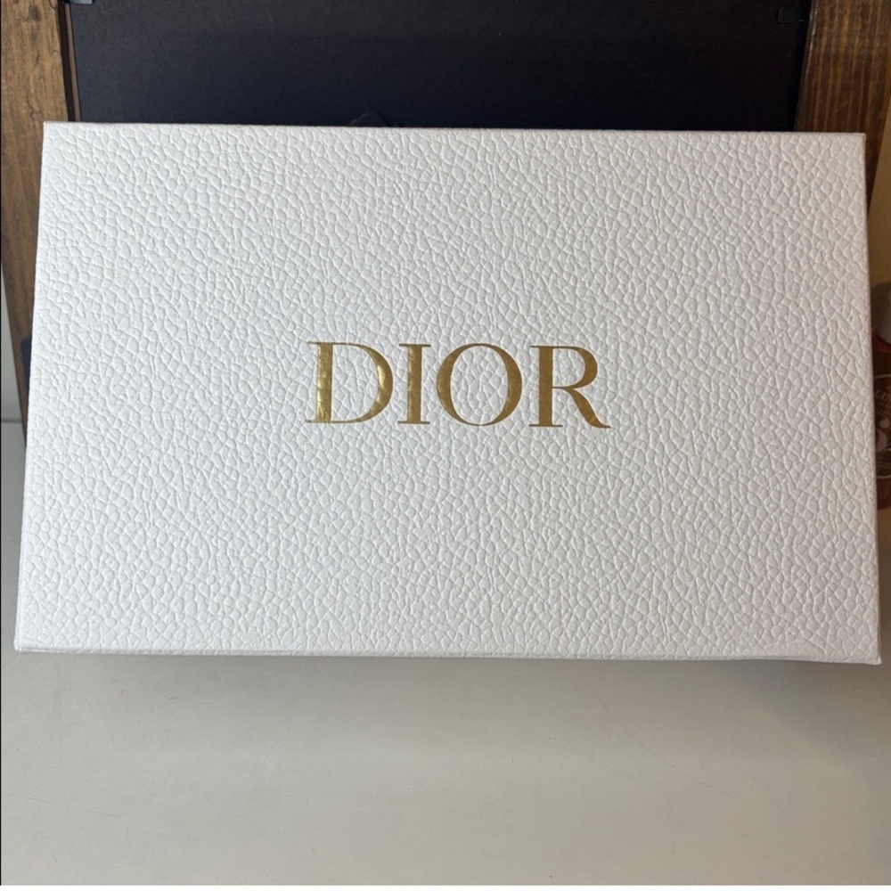 Dior Raffia NIB Shoulder Bag With Chain Link Strap !!! Absolutely Stunning 🤩 !!! - Picture 2 of 4